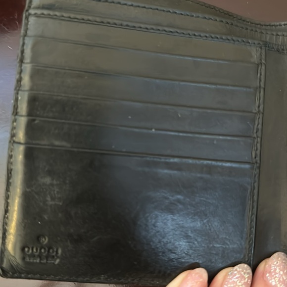 Gucci  wallet. Pre loved condition. - Picture 4 of 6